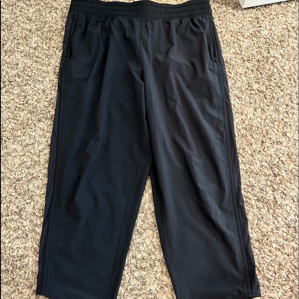 Lululemon capri work out bottoms